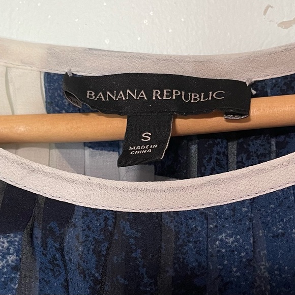 Banana Republic Pleated Blouse Size S - Picture 7 of 7